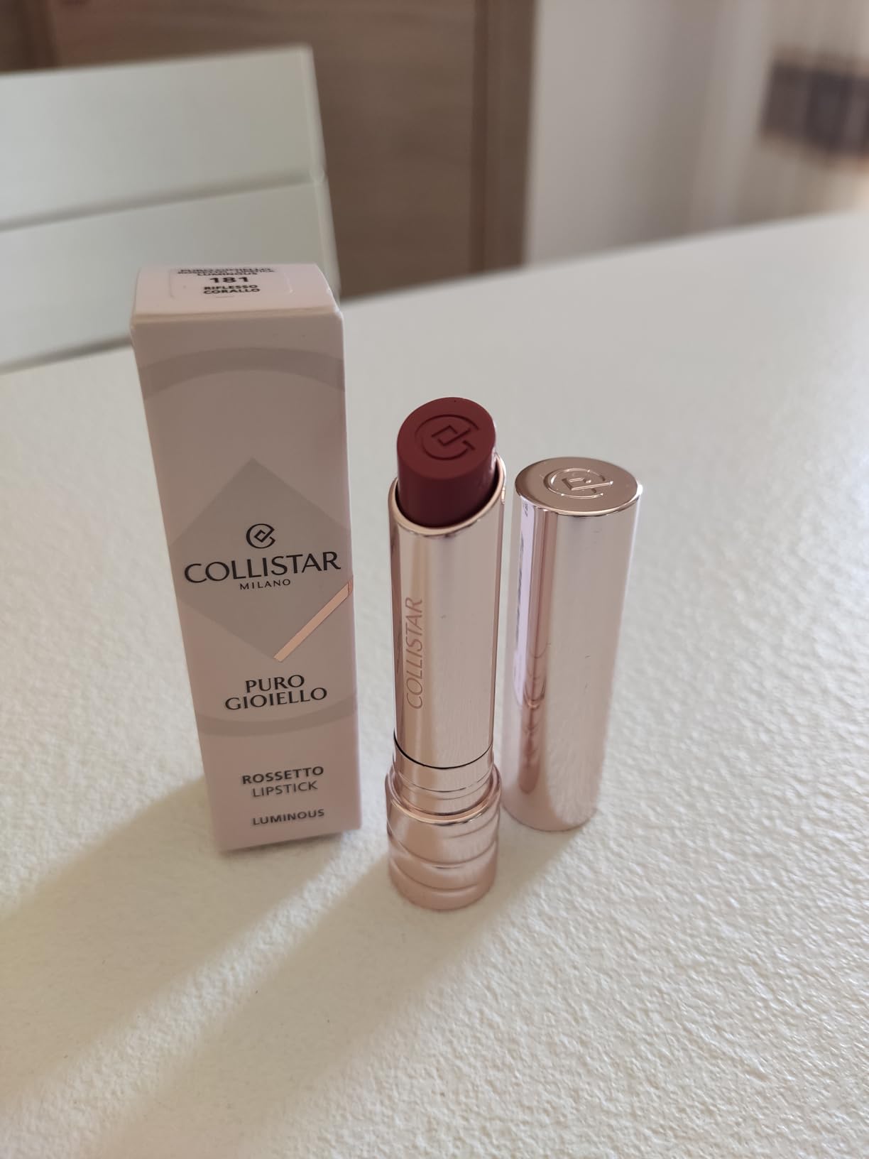 Bel rossetto luminoso